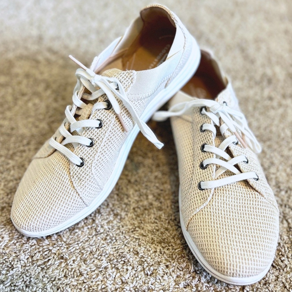 Clarks Cloudsteppers Breeze Sky Women 9.5M Natural Beige Knit Lace Up Sneakers